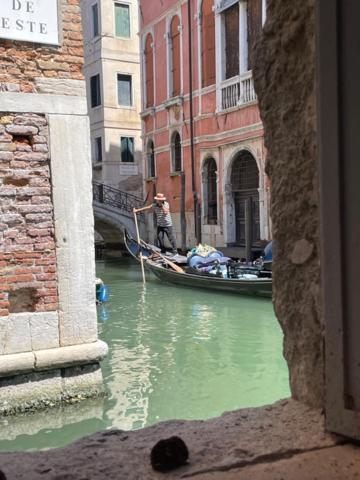 San Marco Apartment With Canal View Венеция Экстерьер фото