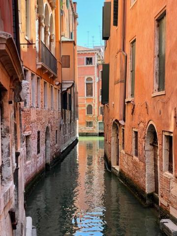 San Marco Apartment With Canal View Венеция Экстерьер фото